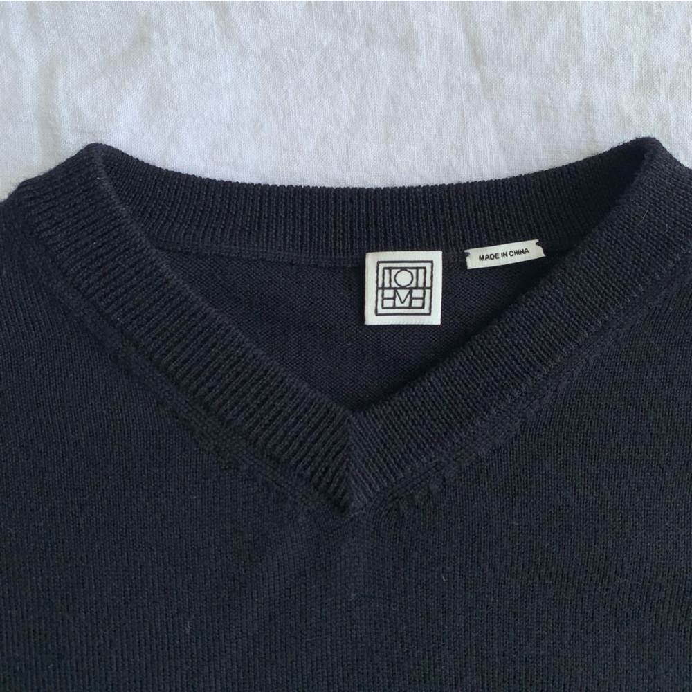 Toteme Two Tone High V Neck Knit Wool Silk Cuff Sweater Navy Blue - Picture 10 of 16